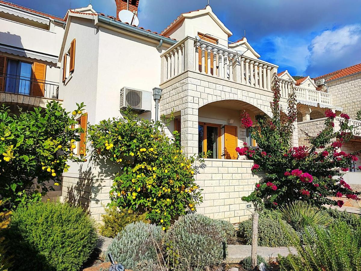 Apartments Benika Бол Екстер'єр фото