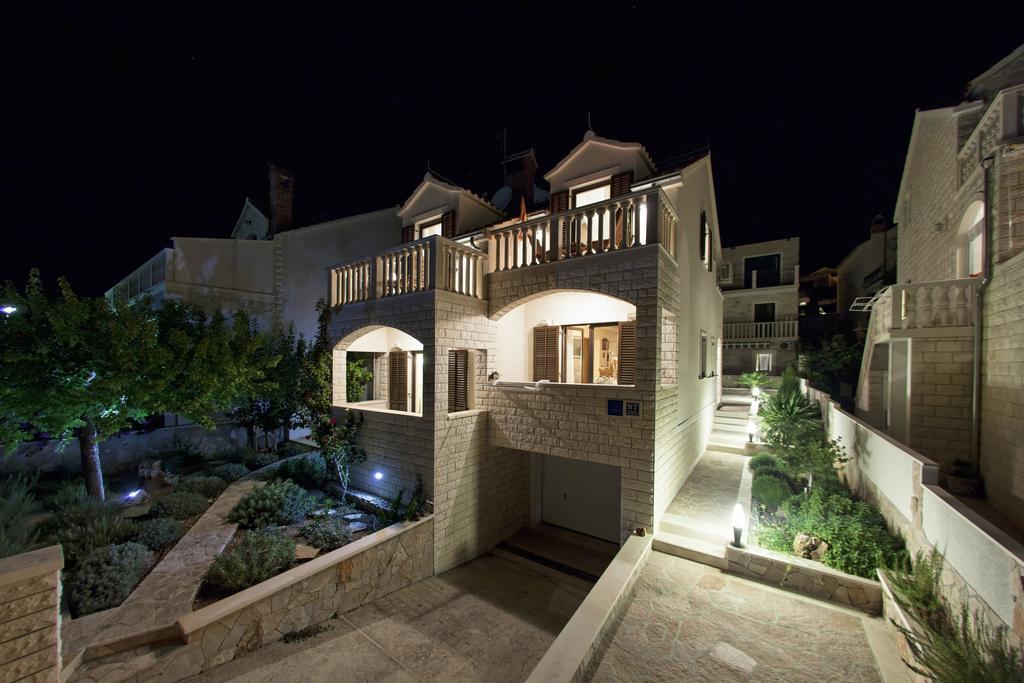 Apartments Benika Бол Екстер'єр фото