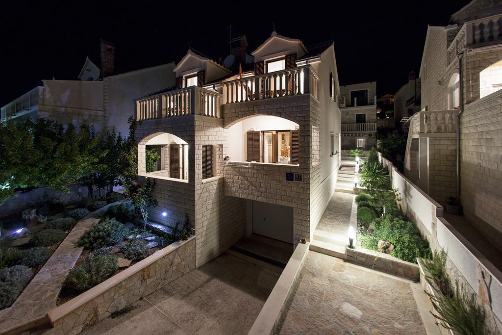 Apartments Benika Бол Екстер'єр фото