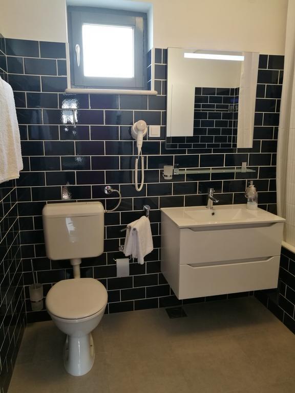 Apartments Benika Бол Екстер'єр фото