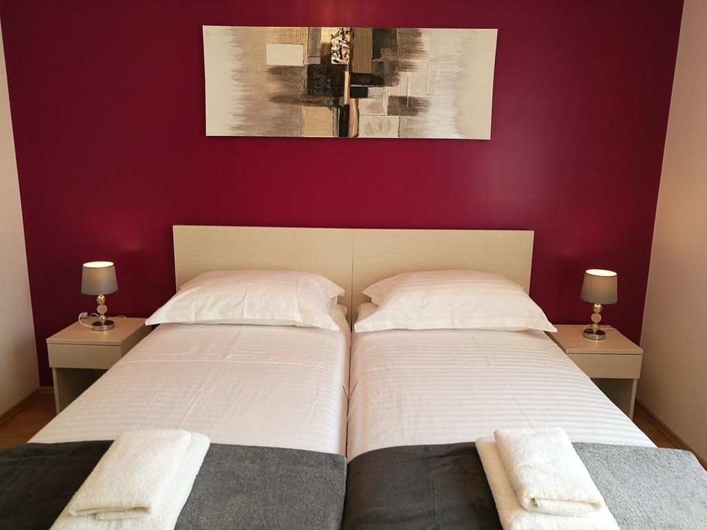 Apartments Benika Бол Екстер'єр фото