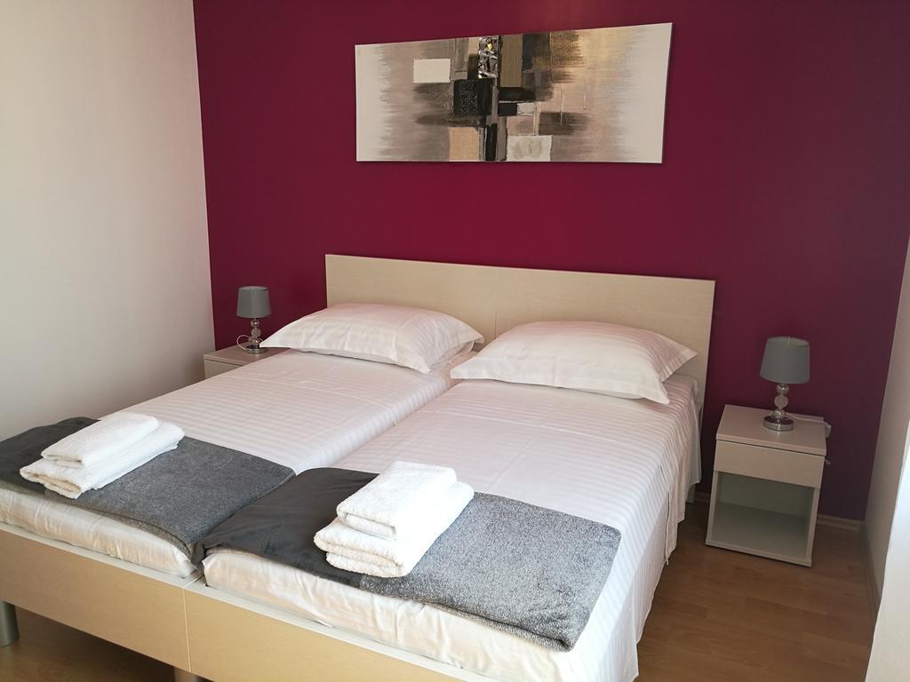 Apartments Benika Бол Екстер'єр фото