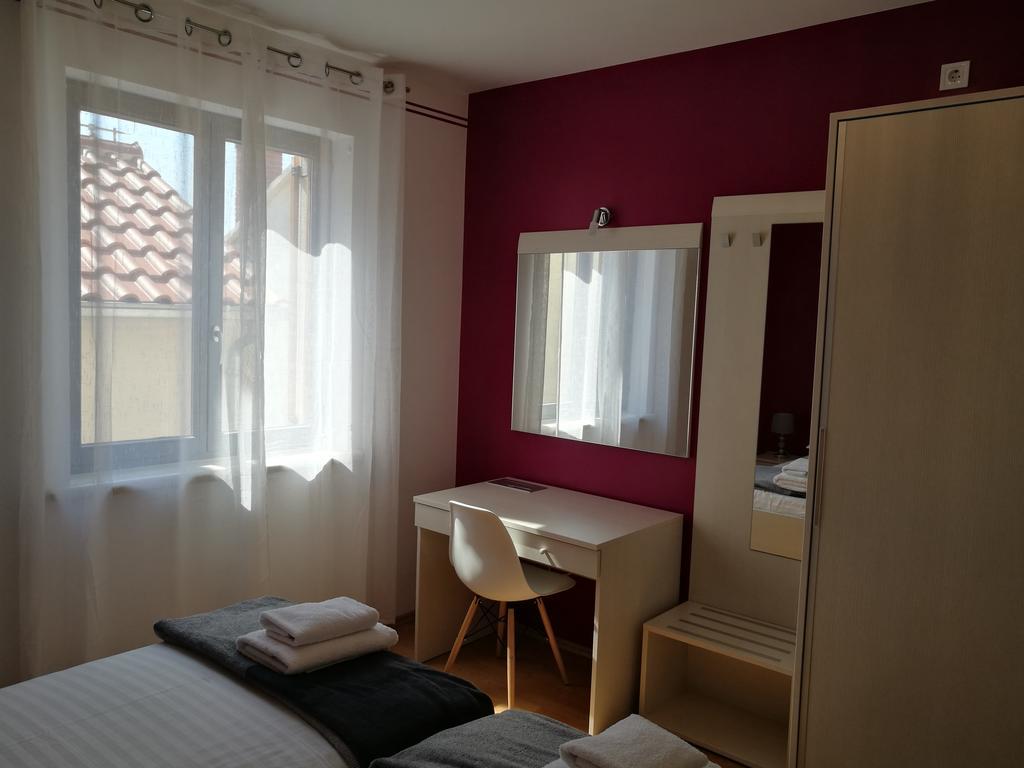 Apartments Benika Бол Екстер'єр фото