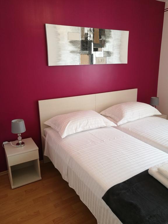 Apartments Benika Бол Екстер'єр фото