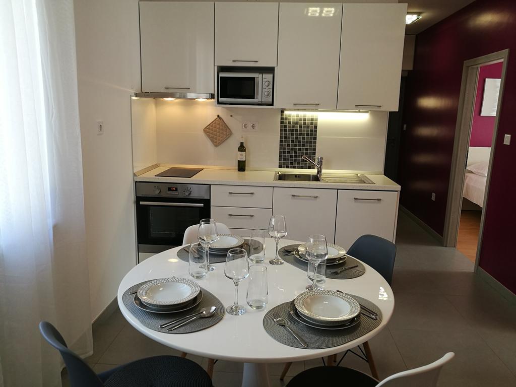 Apartments Benika Бол Екстер'єр фото