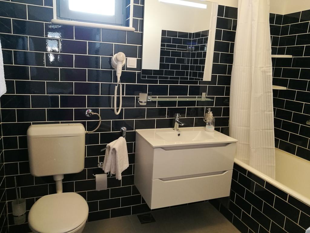 Apartments Benika Бол Екстер'єр фото