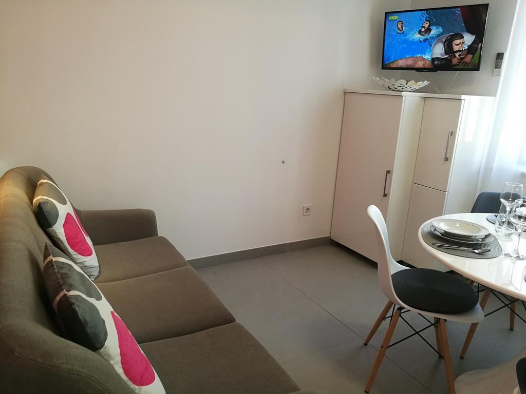 Apartments Benika Бол Екстер'єр фото