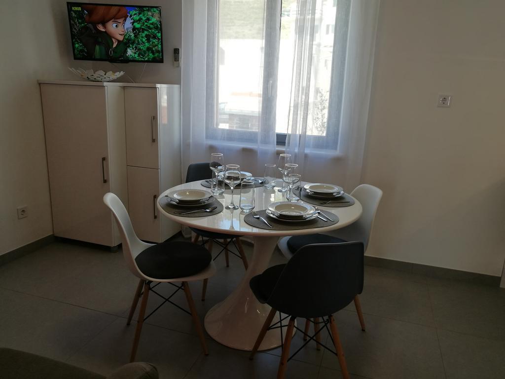 Apartments Benika Бол Екстер'єр фото