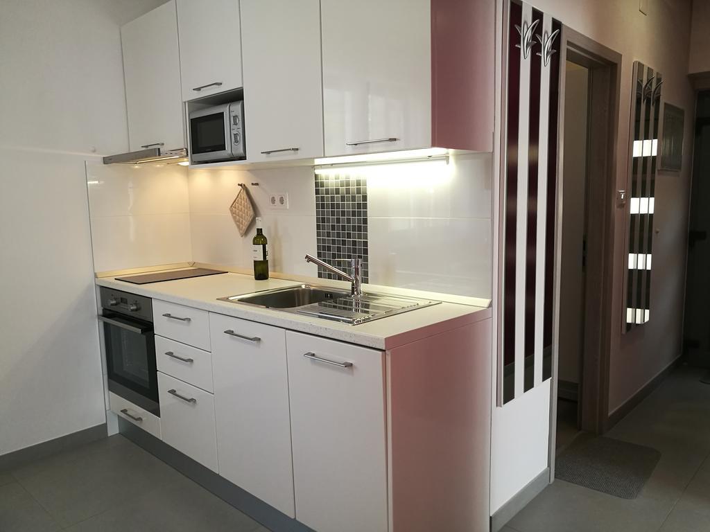 Apartments Benika Бол Екстер'єр фото
