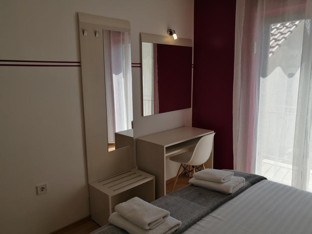Apartments Benika Бол Екстер'єр фото