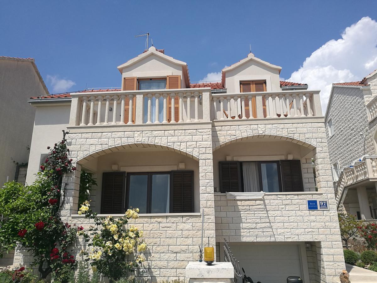Apartments Benika Бол Екстер'єр фото