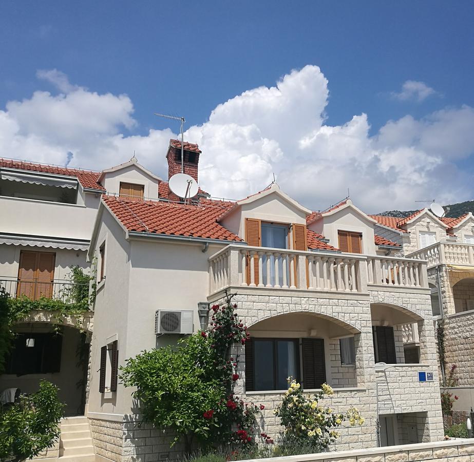 Apartments Benika Бол Екстер'єр фото